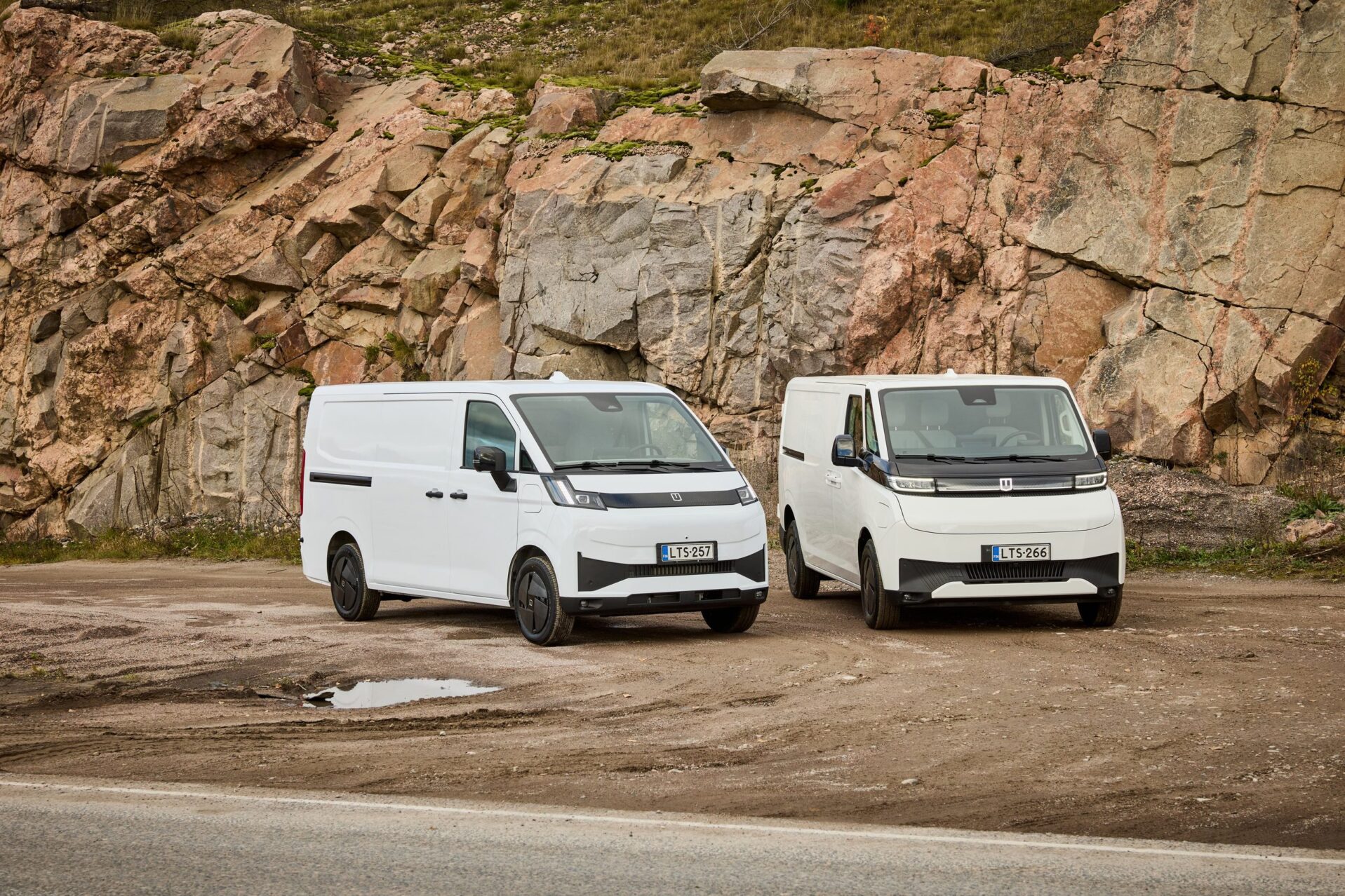 Farizon SV ja Farizon V7E kalliota vasten